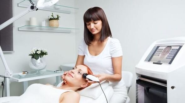 the specialist performs a skin rejuvenation session of the device